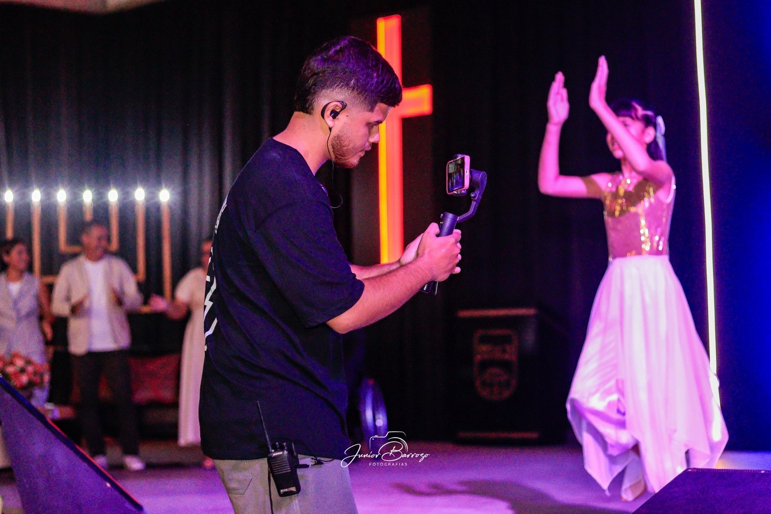 Jair Nogueira trabalhando como videomaker